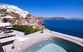 Pezoules Of Oia
